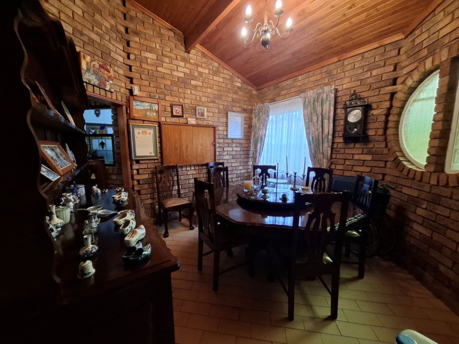 4 Bedroom Property for Sale in Rooihuiskraal North Gauteng