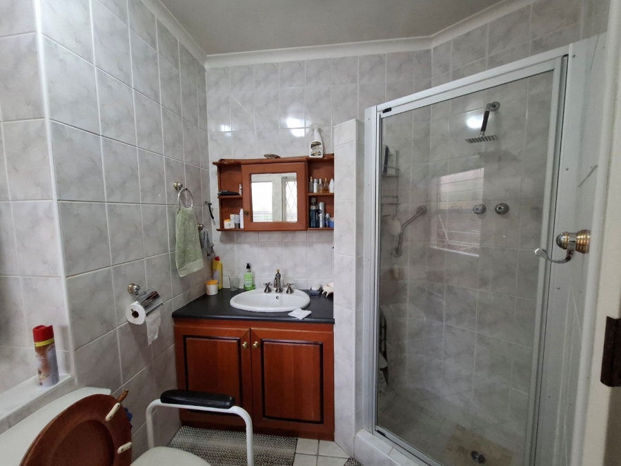 4 Bedroom Property for Sale in Rooihuiskraal North Gauteng