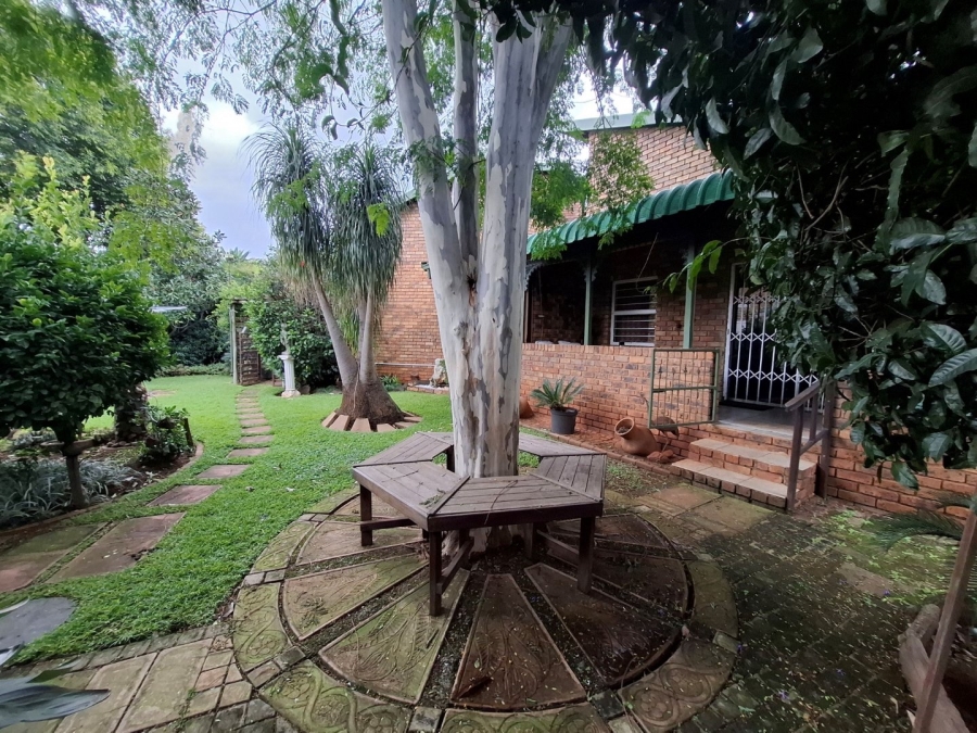 4 Bedroom Property for Sale in Rooihuiskraal North Gauteng