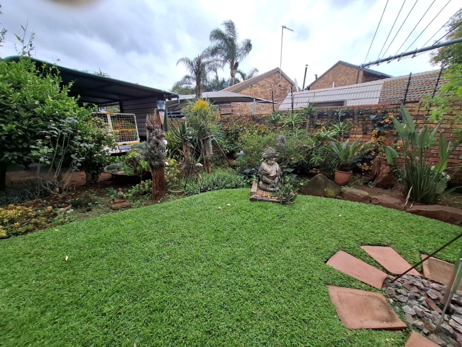 4 Bedroom Property for Sale in Rooihuiskraal North Gauteng