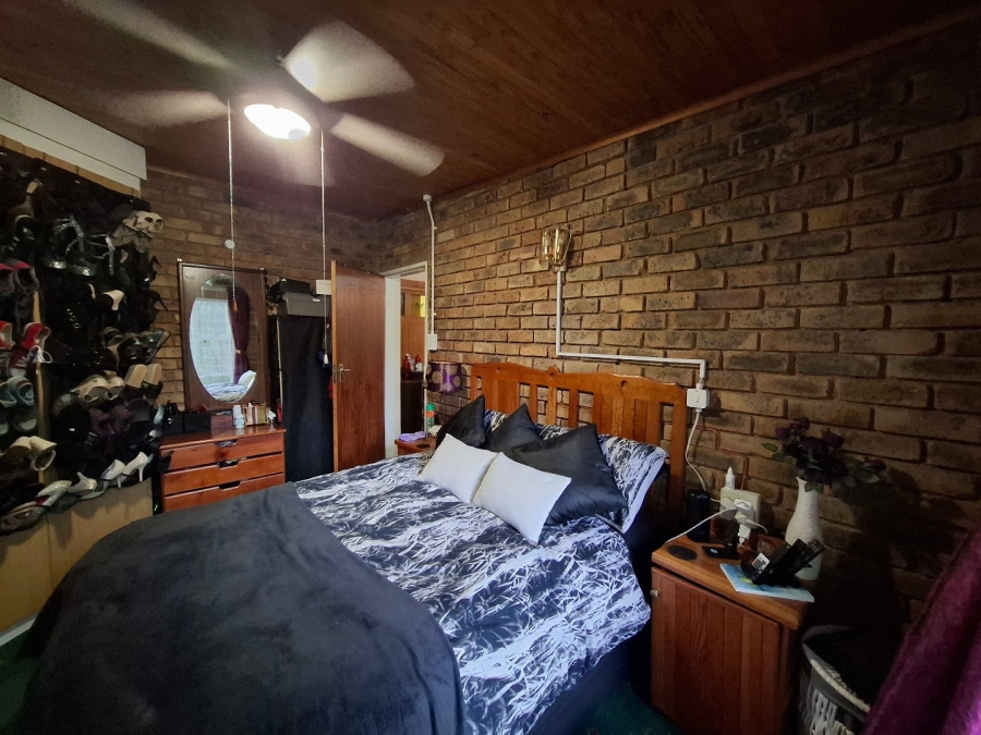 4 Bedroom Property for Sale in Rooihuiskraal North Gauteng