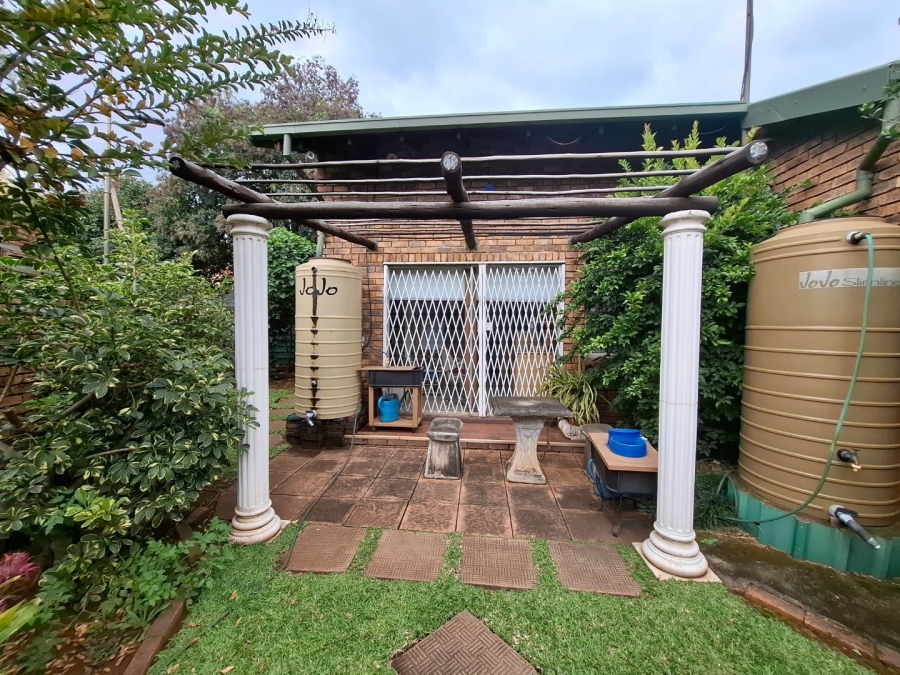 4 Bedroom Property for Sale in Rooihuiskraal North Gauteng