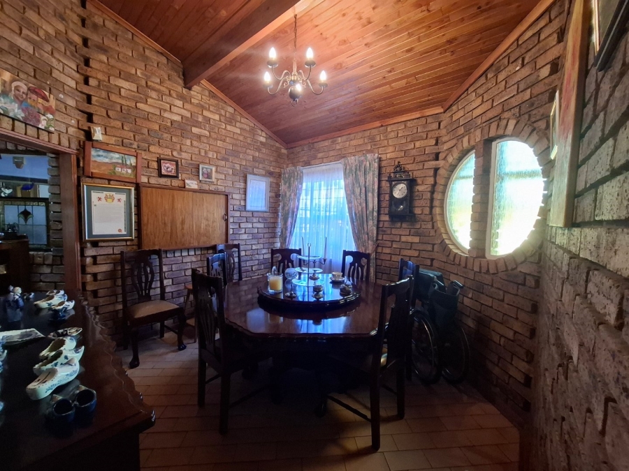 4 Bedroom Property for Sale in Rooihuiskraal North Gauteng