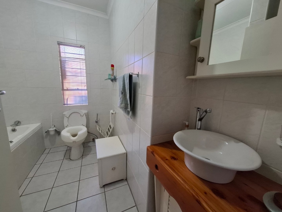 4 Bedroom Property for Sale in Rooihuiskraal North Gauteng