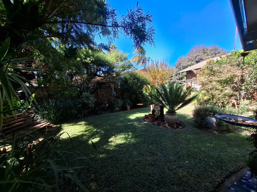 4 Bedroom Property for Sale in Rooihuiskraal North Gauteng