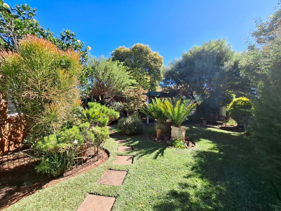 4 Bedroom Property for Sale in Rooihuiskraal North Gauteng