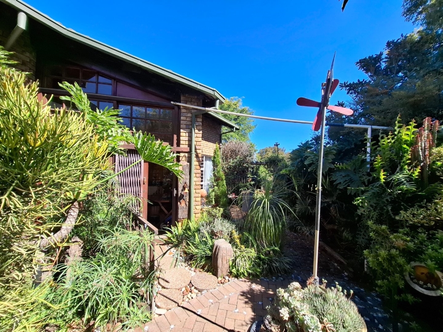 4 Bedroom Property for Sale in Rooihuiskraal North Gauteng