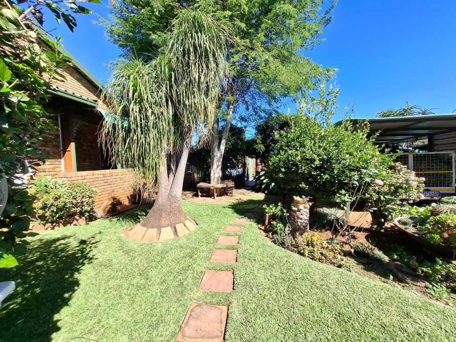 4 Bedroom Property for Sale in Rooihuiskraal North Gauteng