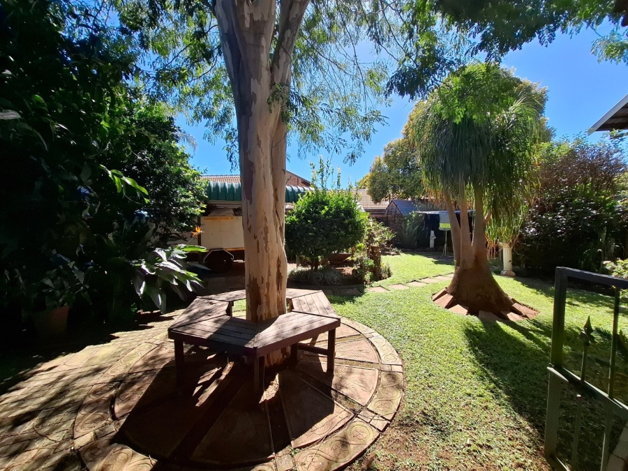 4 Bedroom Property for Sale in Rooihuiskraal North Gauteng