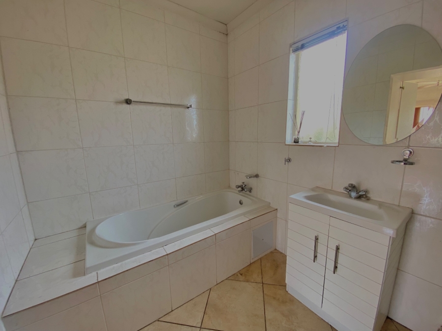 2 Bedroom Property for Sale in Tulisa Park Gauteng