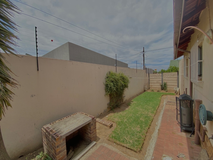 2 Bedroom Property for Sale in Tulisa Park Gauteng