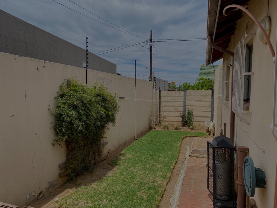 2 Bedroom Property for Sale in Tulisa Park Gauteng