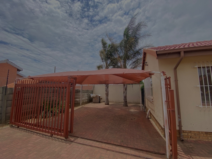 2 Bedroom Property for Sale in Tulisa Park Gauteng