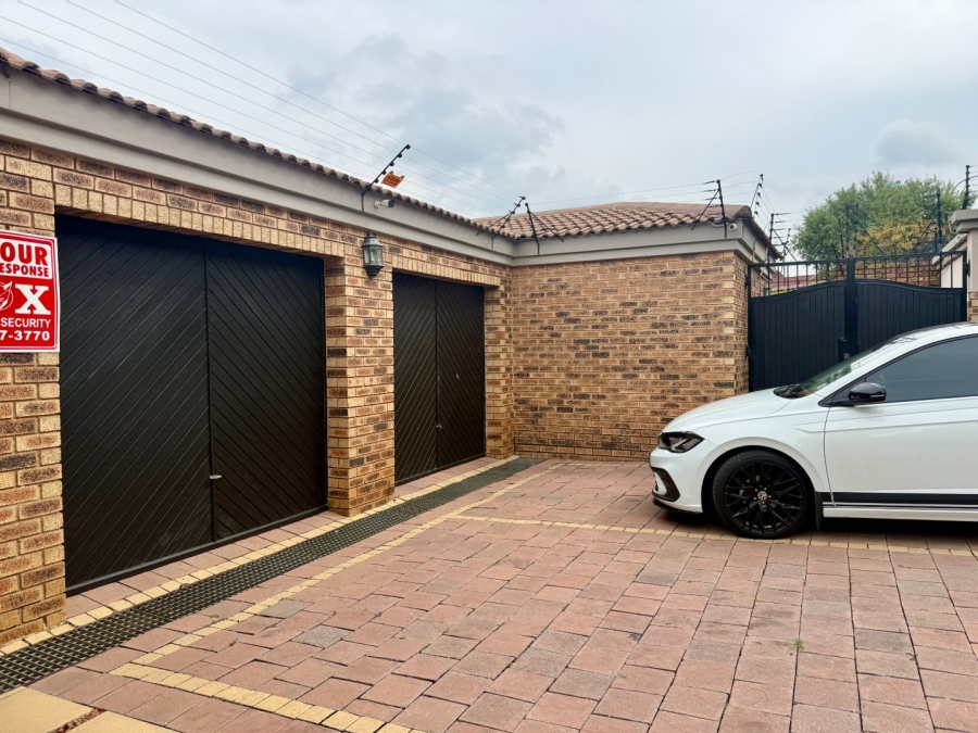 3 Bedroom Property for Sale in Glenvista Gauteng