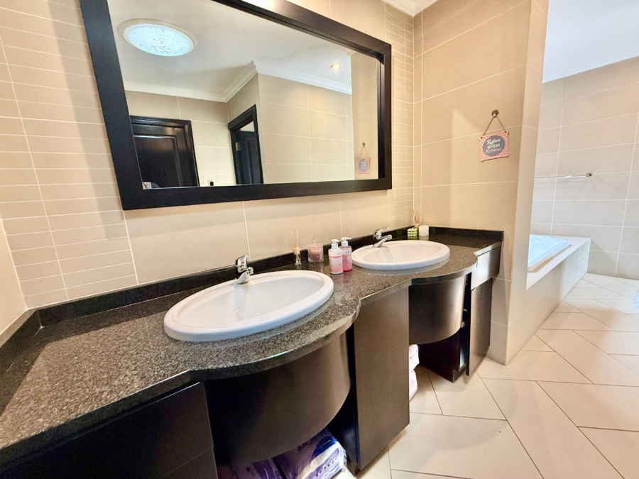 3 Bedroom Property for Sale in Glenvista Gauteng