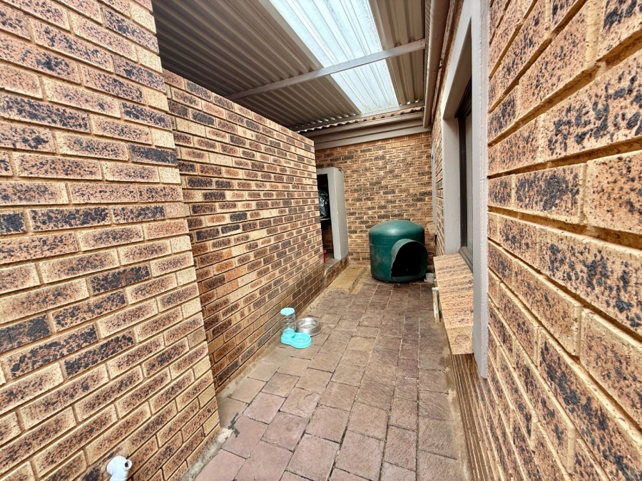 3 Bedroom Property for Sale in Glenvista Gauteng