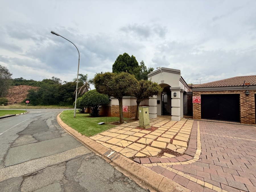 3 Bedroom Property for Sale in Glenvista Gauteng