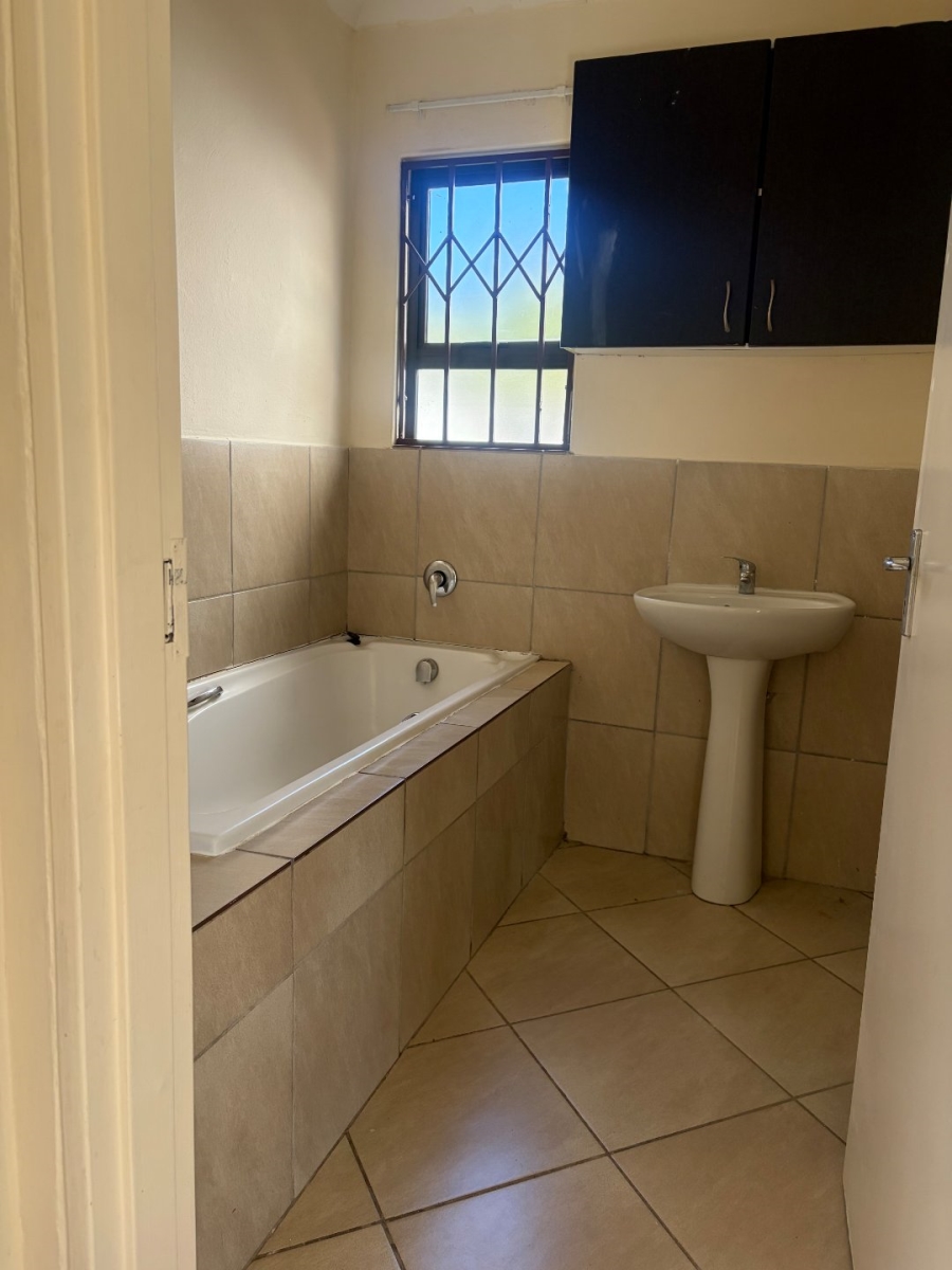 To Let 2 Bedroom Property for Rent in Noordwyk Gauteng