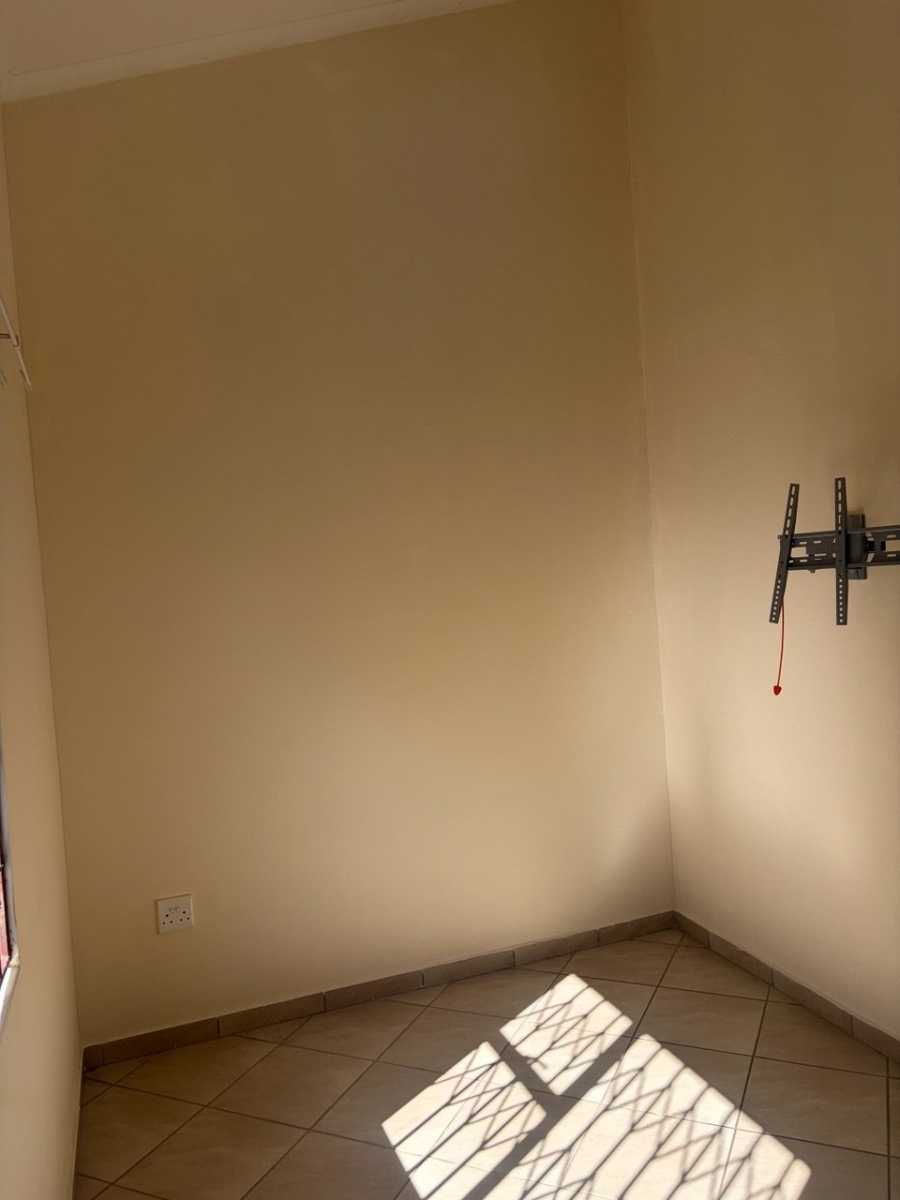 To Let 2 Bedroom Property for Rent in Noordwyk Gauteng