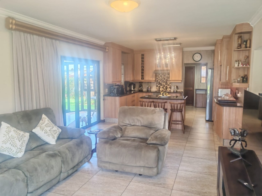  Bedroom Property for Sale in Farrarmere Gauteng
