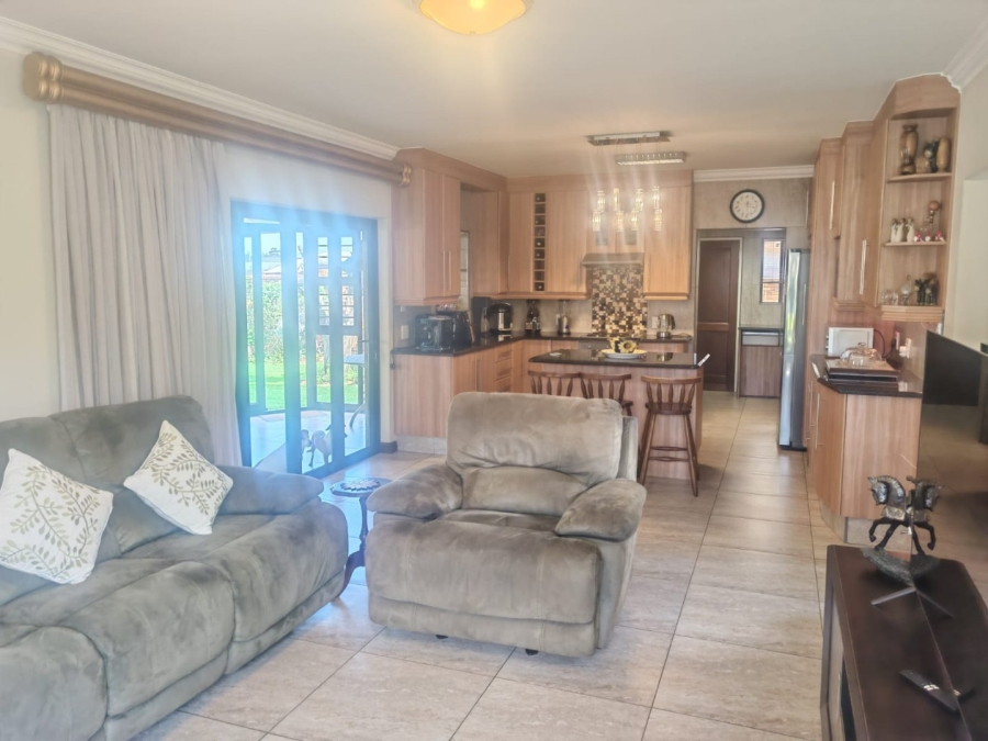  Bedroom Property for Sale in Farrarmere Gauteng