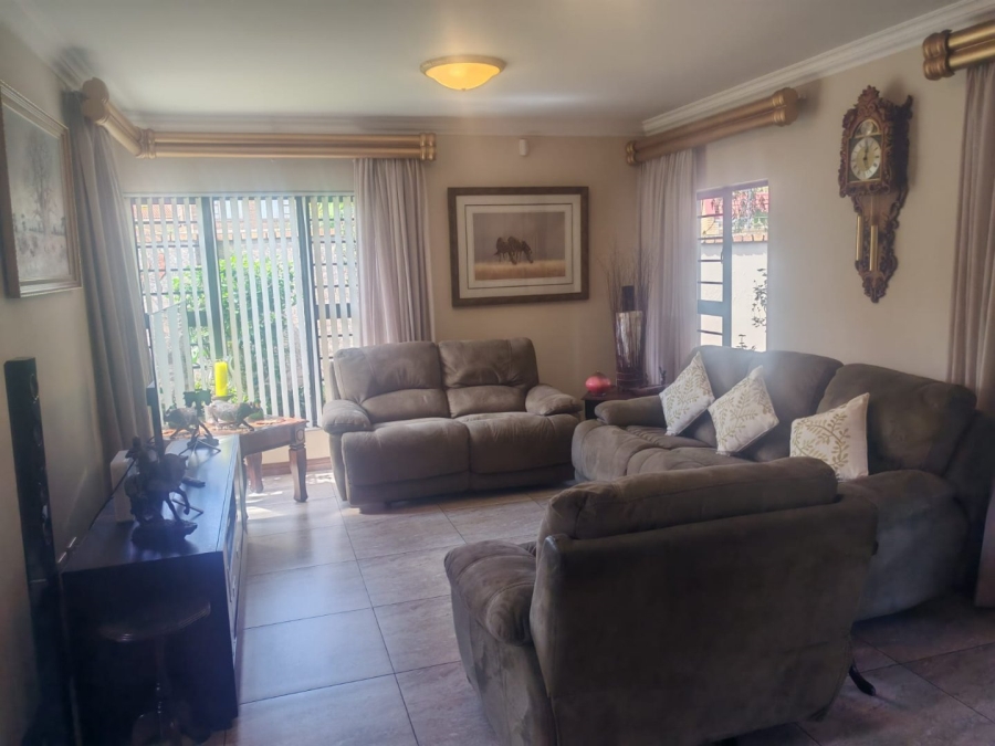  Bedroom Property for Sale in Farrarmere Gauteng
