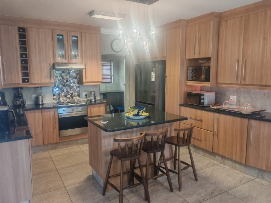  Bedroom Property for Sale in Farrarmere Gauteng