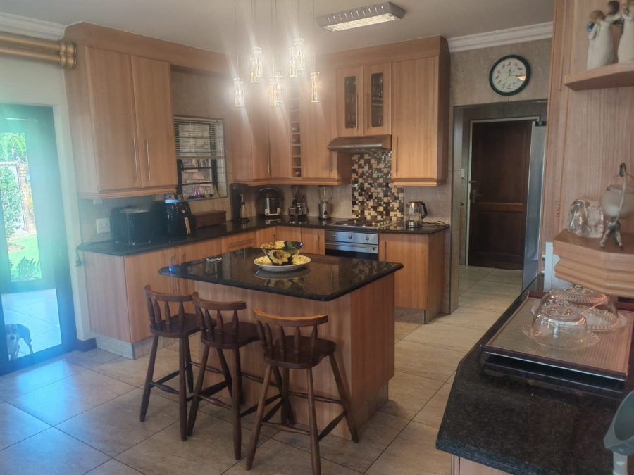  Bedroom Property for Sale in Farrarmere Gauteng