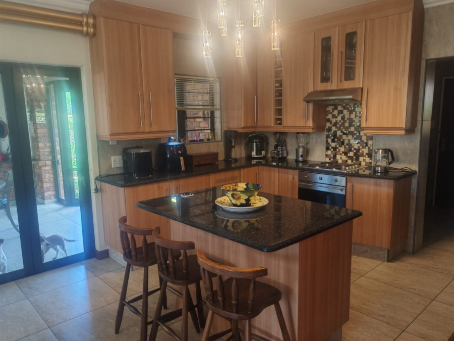  Bedroom Property for Sale in Farrarmere Gauteng