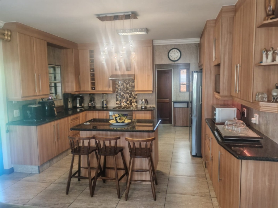  Bedroom Property for Sale in Farrarmere Gauteng