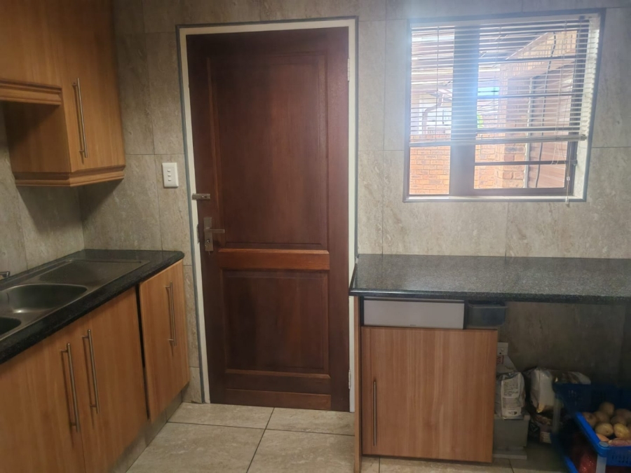  Bedroom Property for Sale in Farrarmere Gauteng