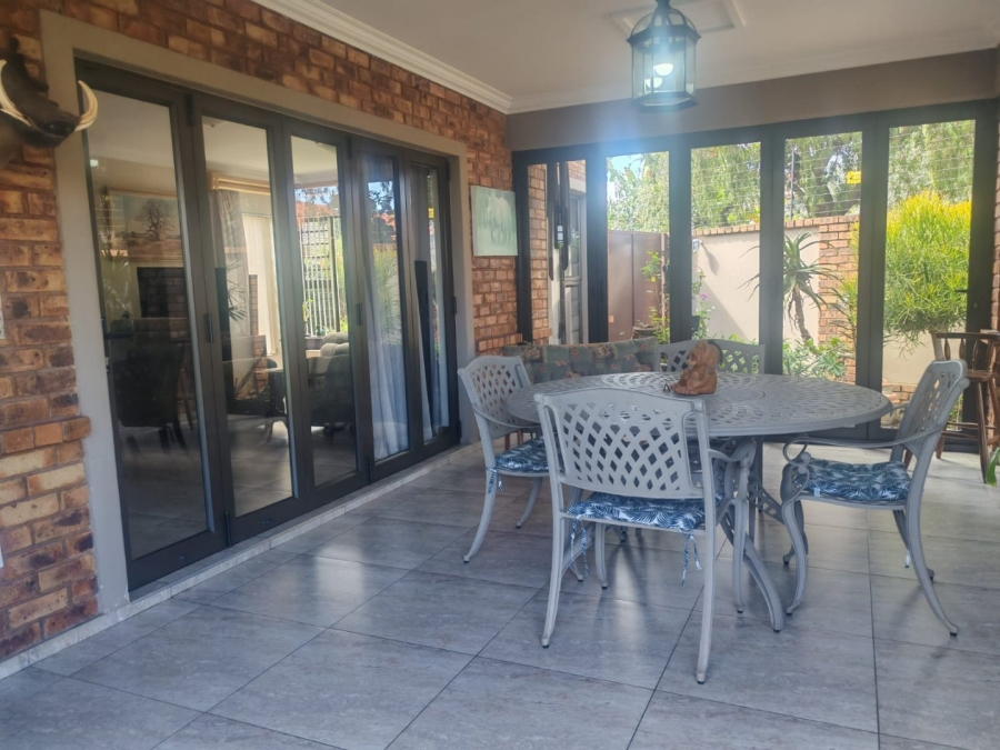  Bedroom Property for Sale in Farrarmere Gauteng