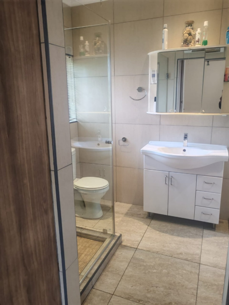  Bedroom Property for Sale in Farrarmere Gauteng
