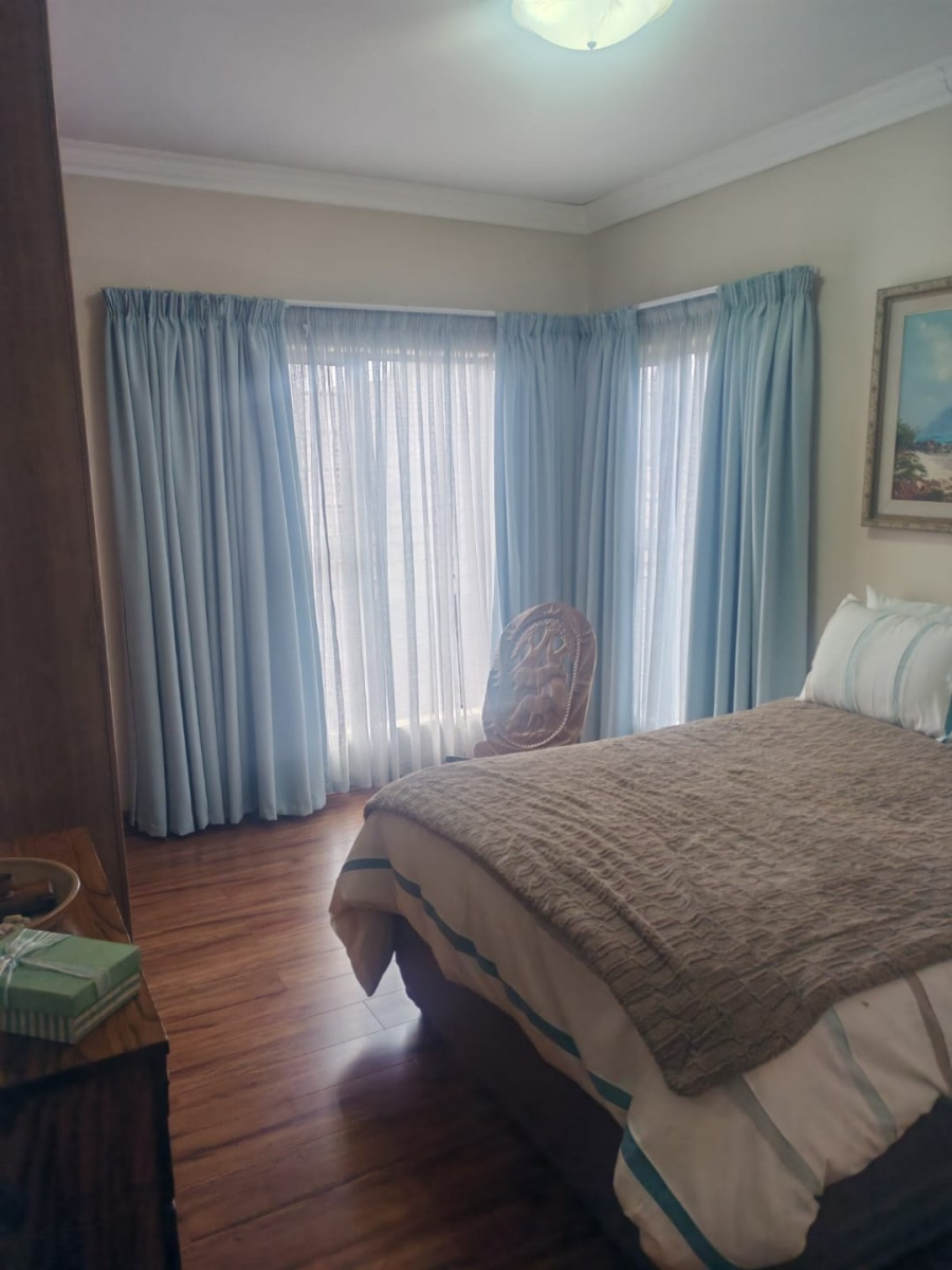  Bedroom Property for Sale in Farrarmere Gauteng