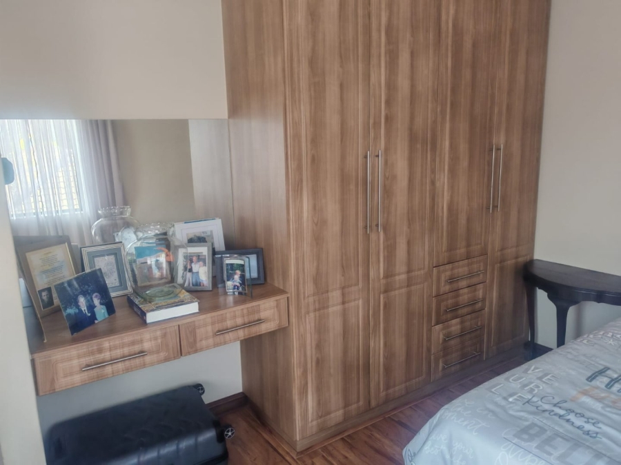  Bedroom Property for Sale in Farrarmere Gauteng