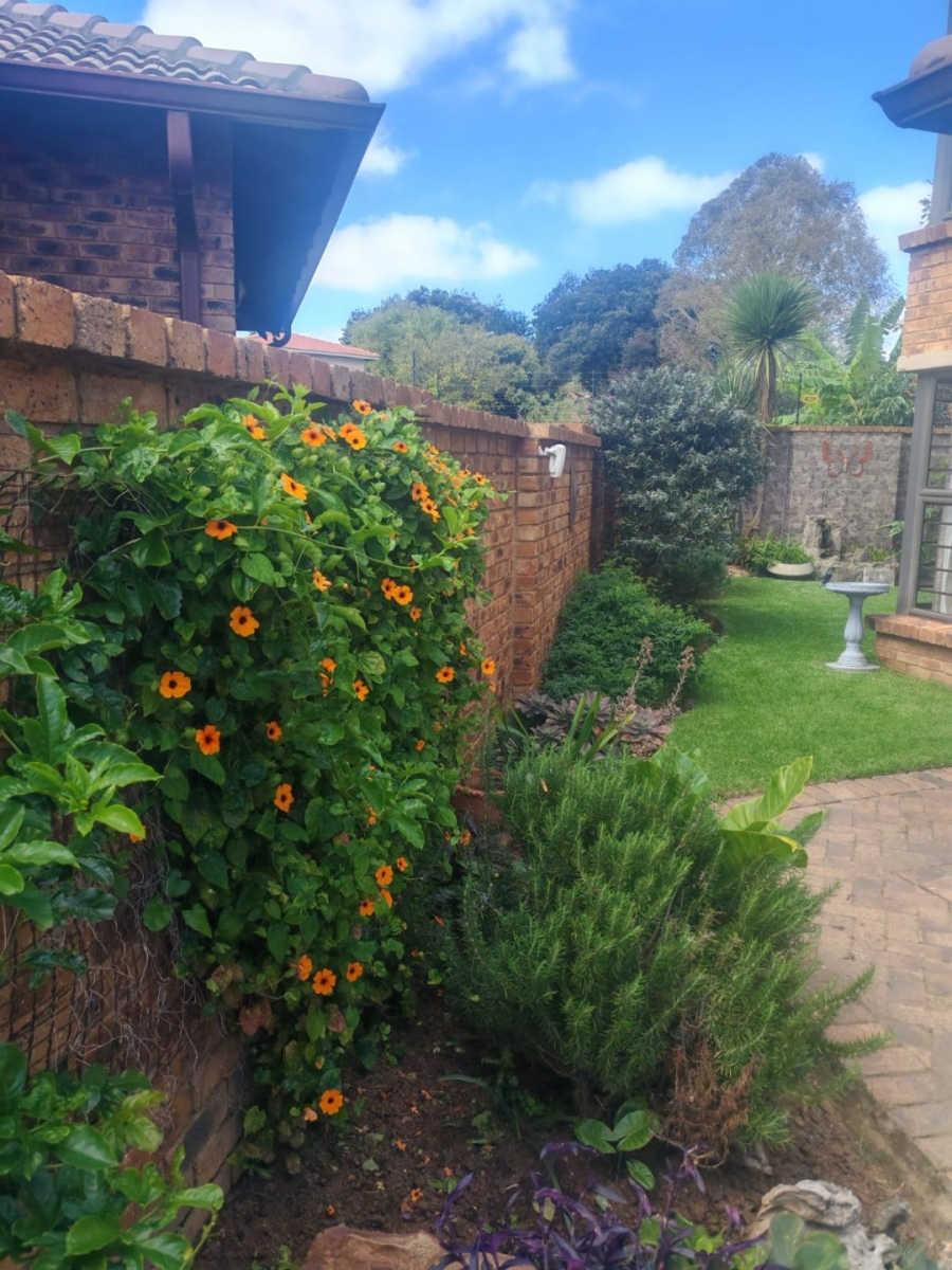  Bedroom Property for Sale in Farrarmere Gauteng