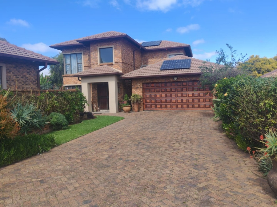  Bedroom Property for Sale in Farrarmere Gauteng