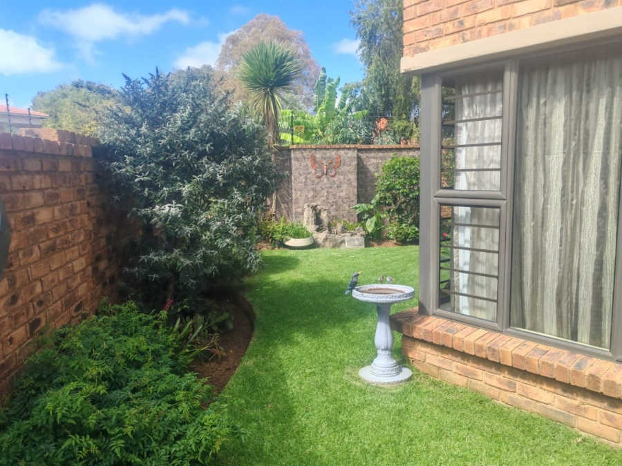  Bedroom Property for Sale in Farrarmere Gauteng