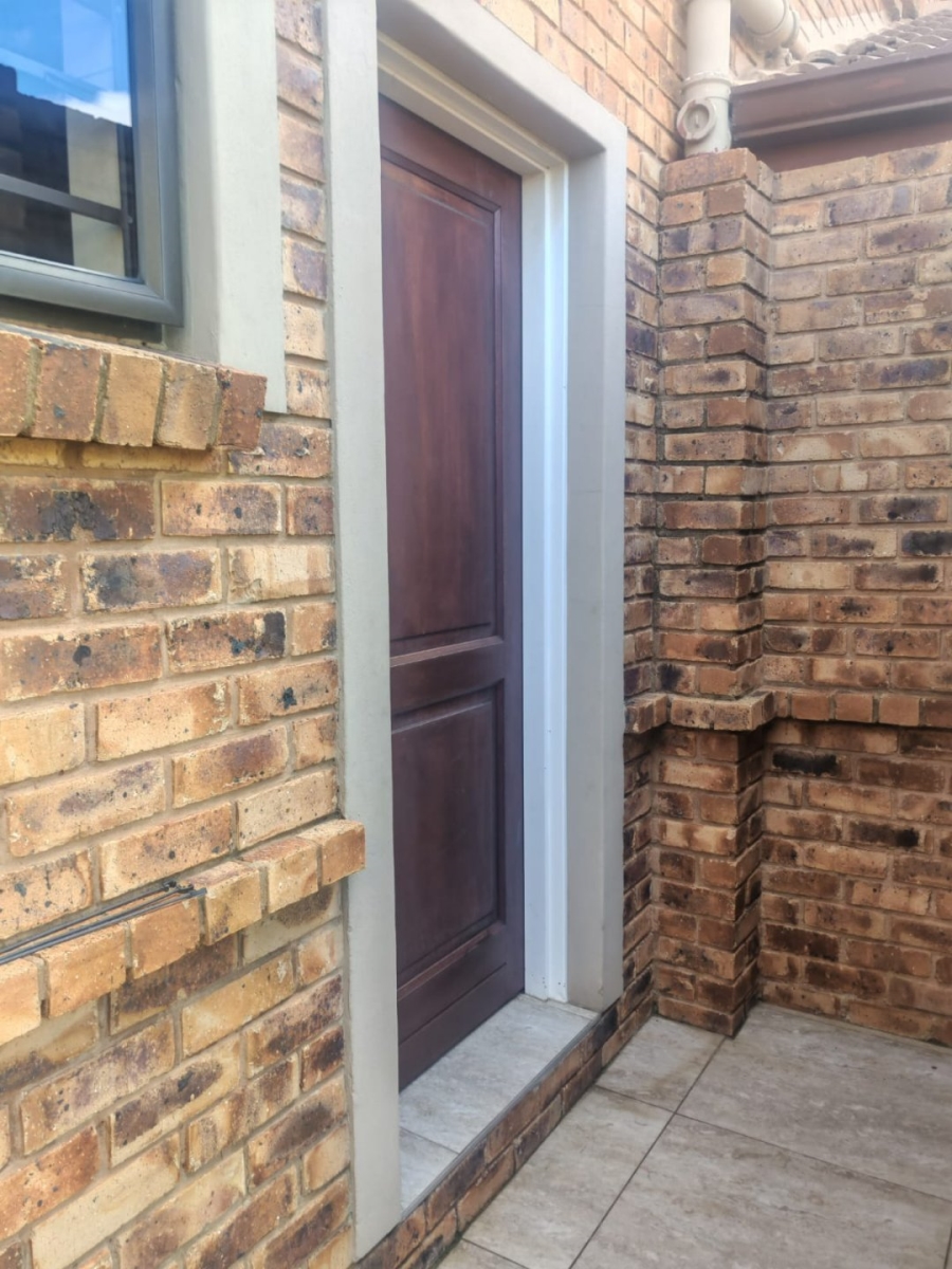  Bedroom Property for Sale in Farrarmere Gauteng