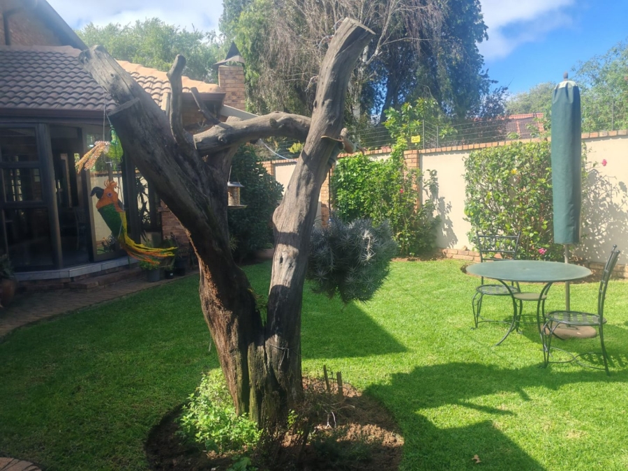  Bedroom Property for Sale in Farrarmere Gauteng