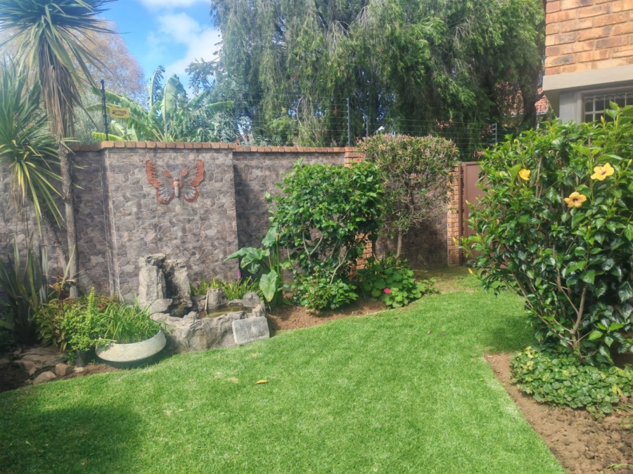  Bedroom Property for Sale in Farrarmere Gauteng