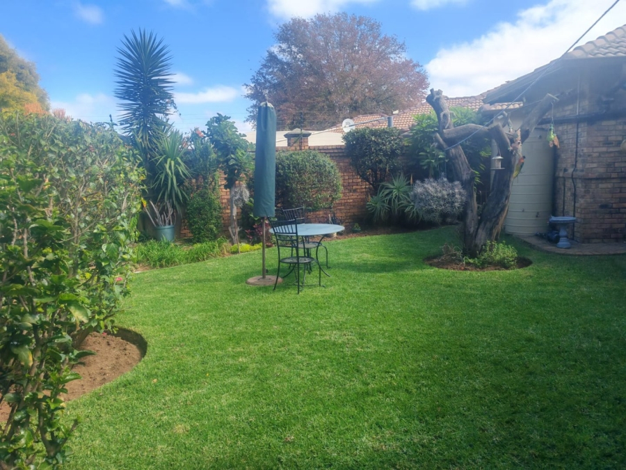  Bedroom Property for Sale in Farrarmere Gauteng