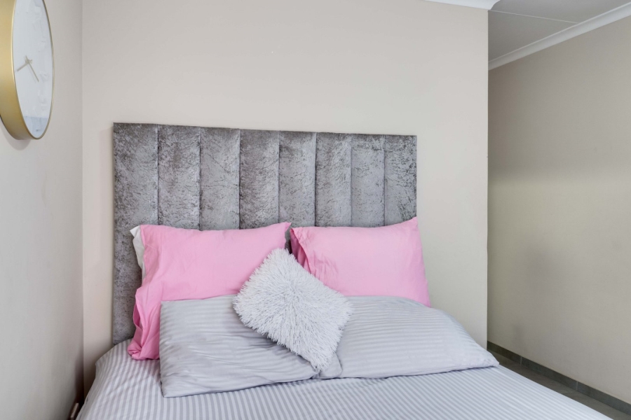 2 Bedroom Property for Sale in Vorna Valley Gauteng