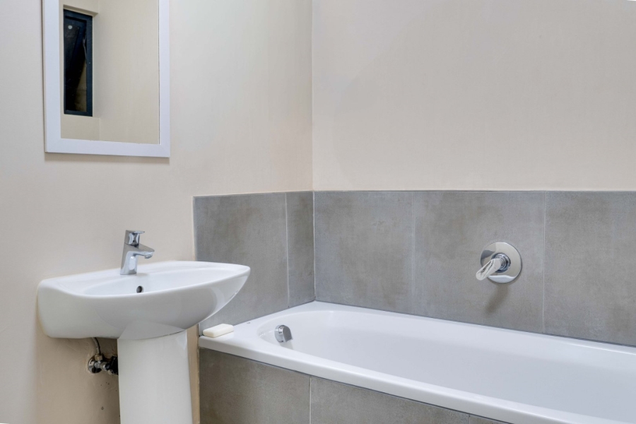 2 Bedroom Property for Sale in Vorna Valley Gauteng