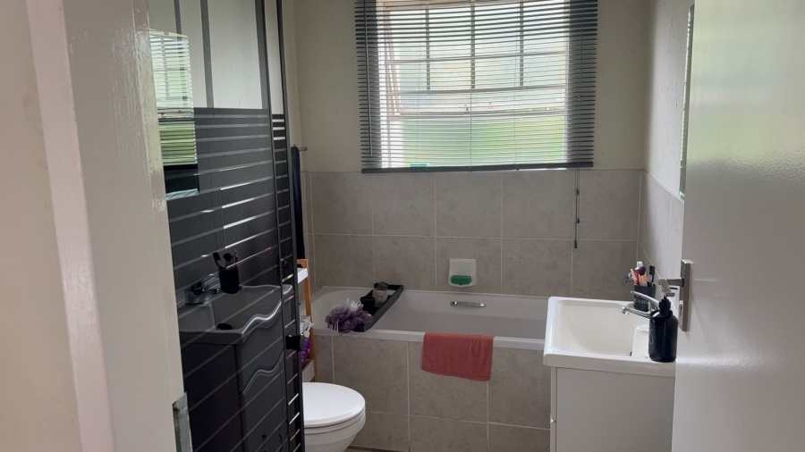 To Let  Bedroom Property for Rent in Rynfield A H Gauteng
