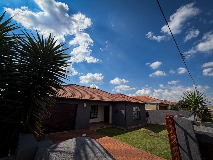 3 Bedroom Property for Sale in Vosloorus Gauteng