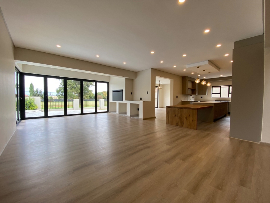 5 Bedroom Property for Sale in Emfuleni Golf Estate Gauteng