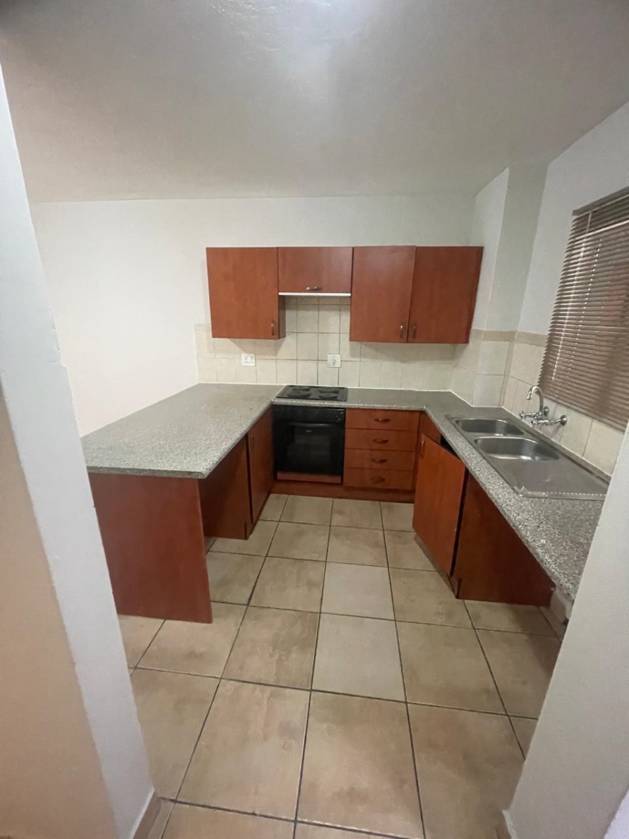 To Let 2 Bedroom Property for Rent in Castleview Gauteng