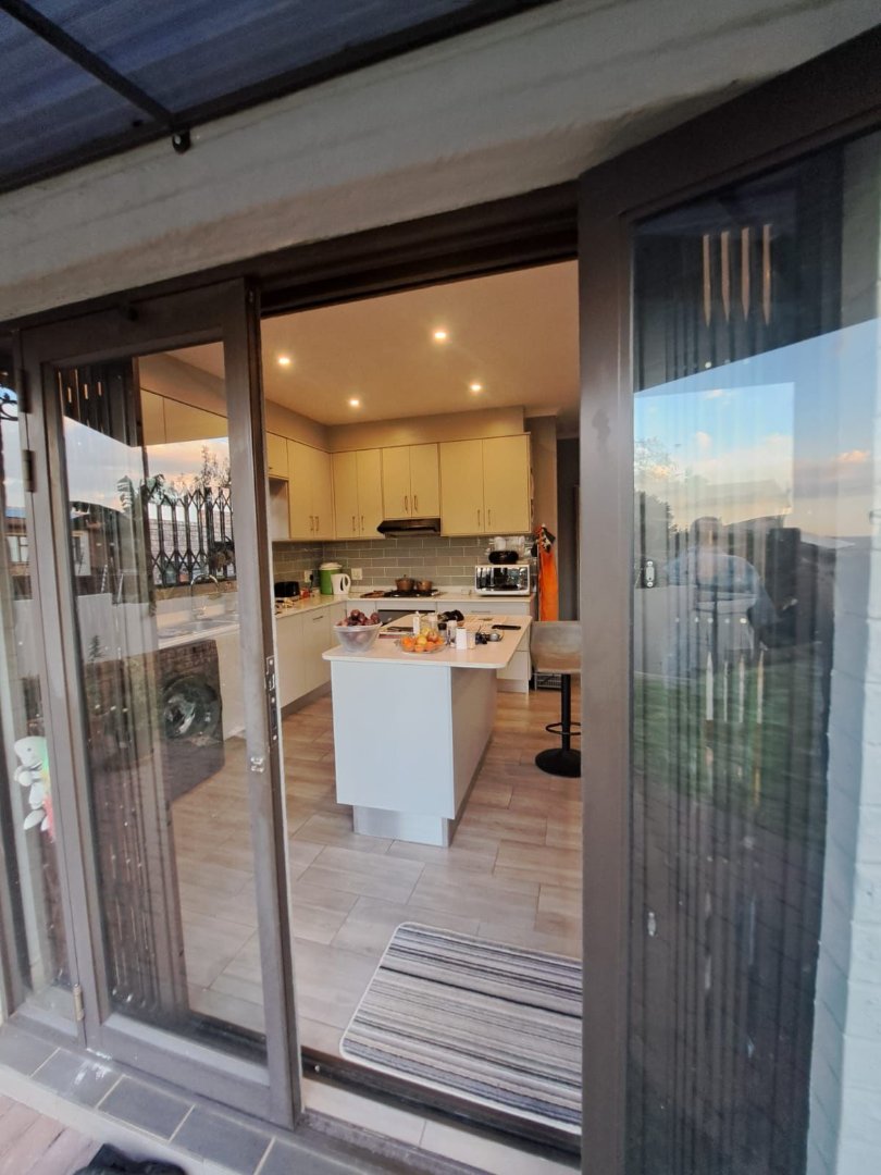 To Let 1 Bedroom Property for Rent in Bedfordview Gauteng
