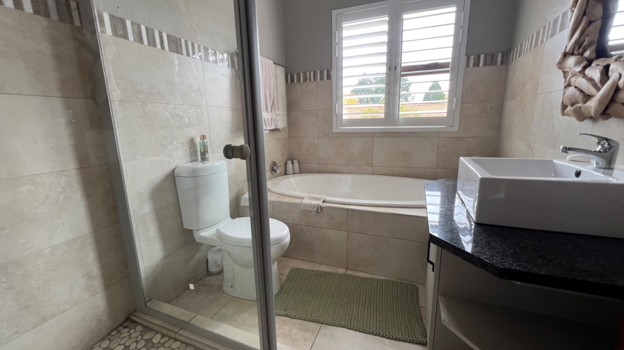 5 Bedroom Property for Sale in Emfuleni Golf Estate Gauteng